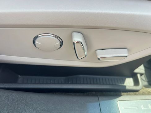 Used 2018 Lincoln MKX Select w/ Select Plus Package AWD/4WD image 23