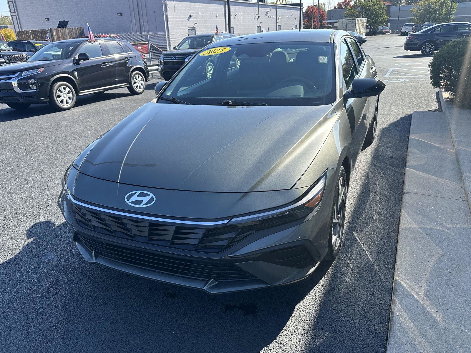 Used 2025 Hyundai Elantra Sport FWD image 5
