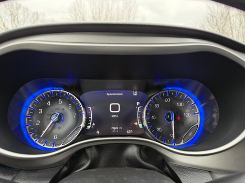 Used 2022 Chrysler Pacifica Touring-L image 12