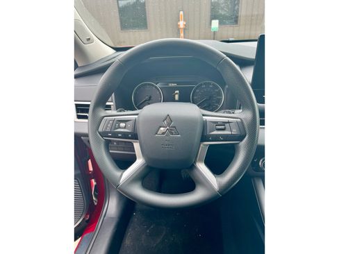 New 2026 Mitsubishi Outlander ES image 7