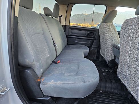 Used 2018 RAM 2500 Tradesman w/ Chrome Appearance Group image 32