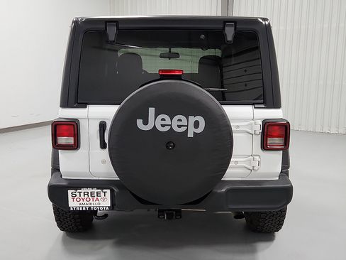 Used 2019 Jeep Wrangler Sport image 4