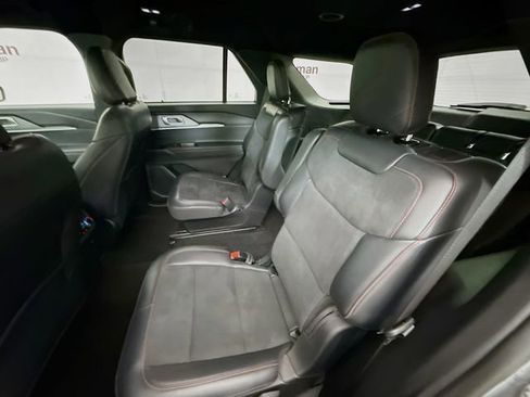 Used 2025 Ford Explorer ST image 25
