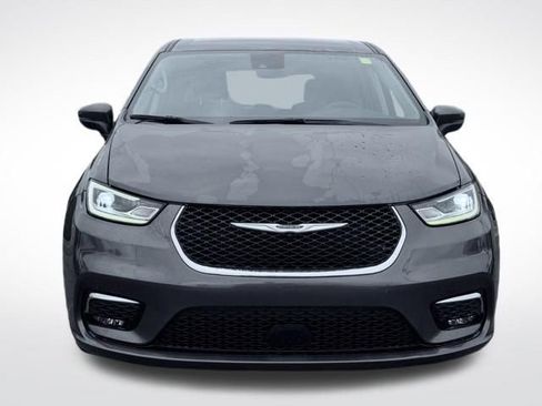 Used 2023 Chrysler Pacifica Touring-L FWD image 2