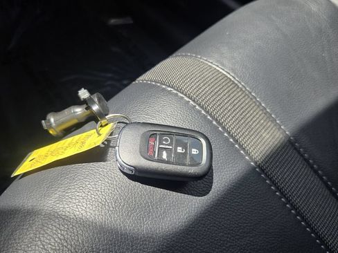 Used 2025 Honda Pilot EX-L image 19