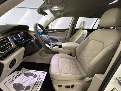 Used 2025 Volkswagen Atlas SE image 7