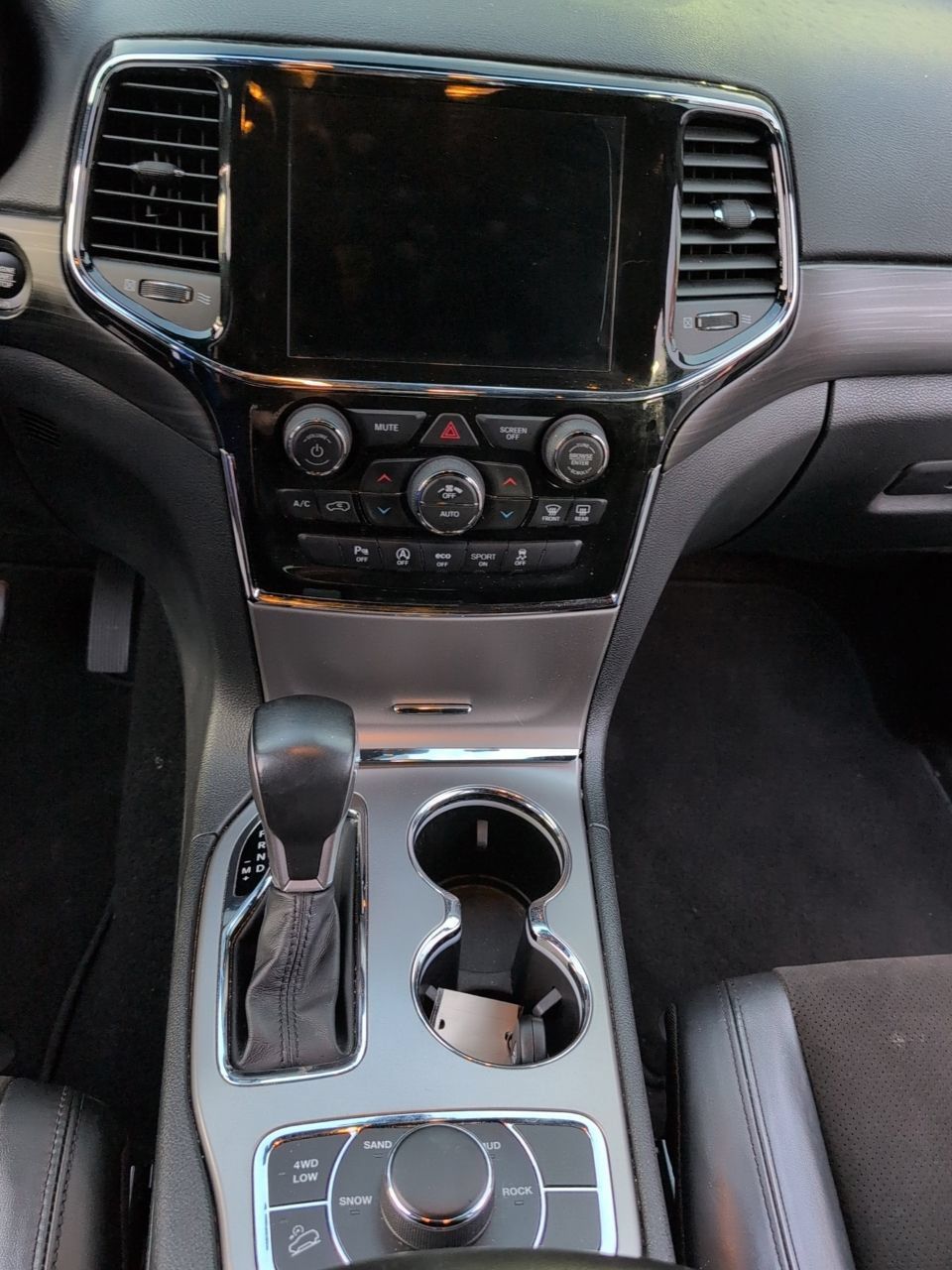 Used 2022 Jeep Grand Cherokee Laredo X AWD/4WD image 28