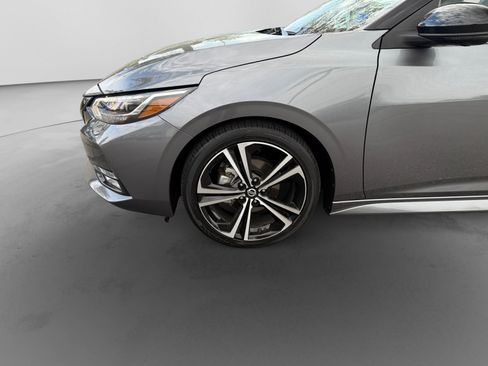 Used 2021 Nissan Sentra SR w/ SR Premium Package image 9