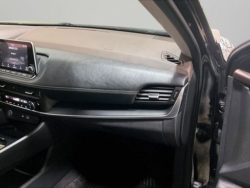 Used 2022 Nissan Rogue S image 24