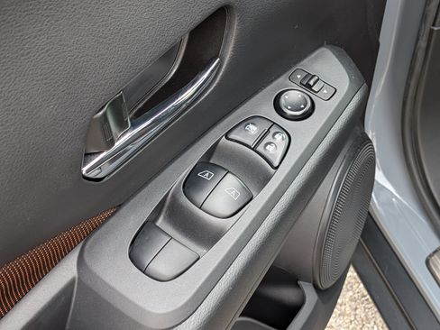 Used 2022 Nissan Kicks SR w/ Interior Electronics Package FWD image 22