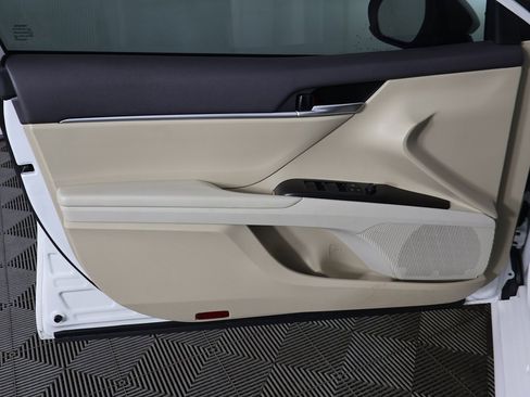 Used 2021 Toyota Camry LE image 19