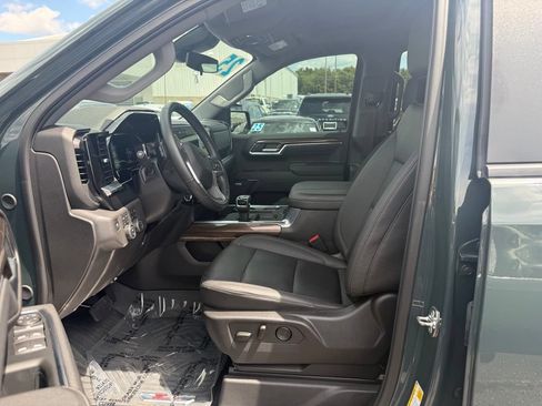 Used 2025 Chevrolet Silverado 1500 LT Trail Boss w/ LT Trail Boss Premium Package AWD/4WD image 12
