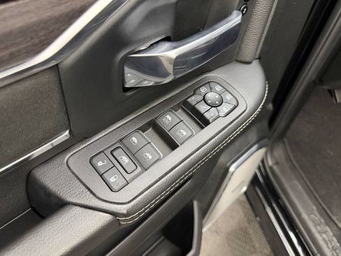 Used 2025 RAM 3500 Laramie AWD/4WD image 12