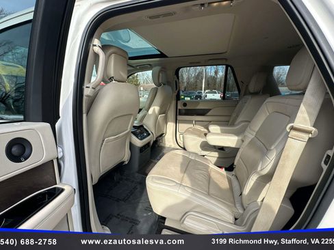Used 2018 Lincoln Navigator Select image 17