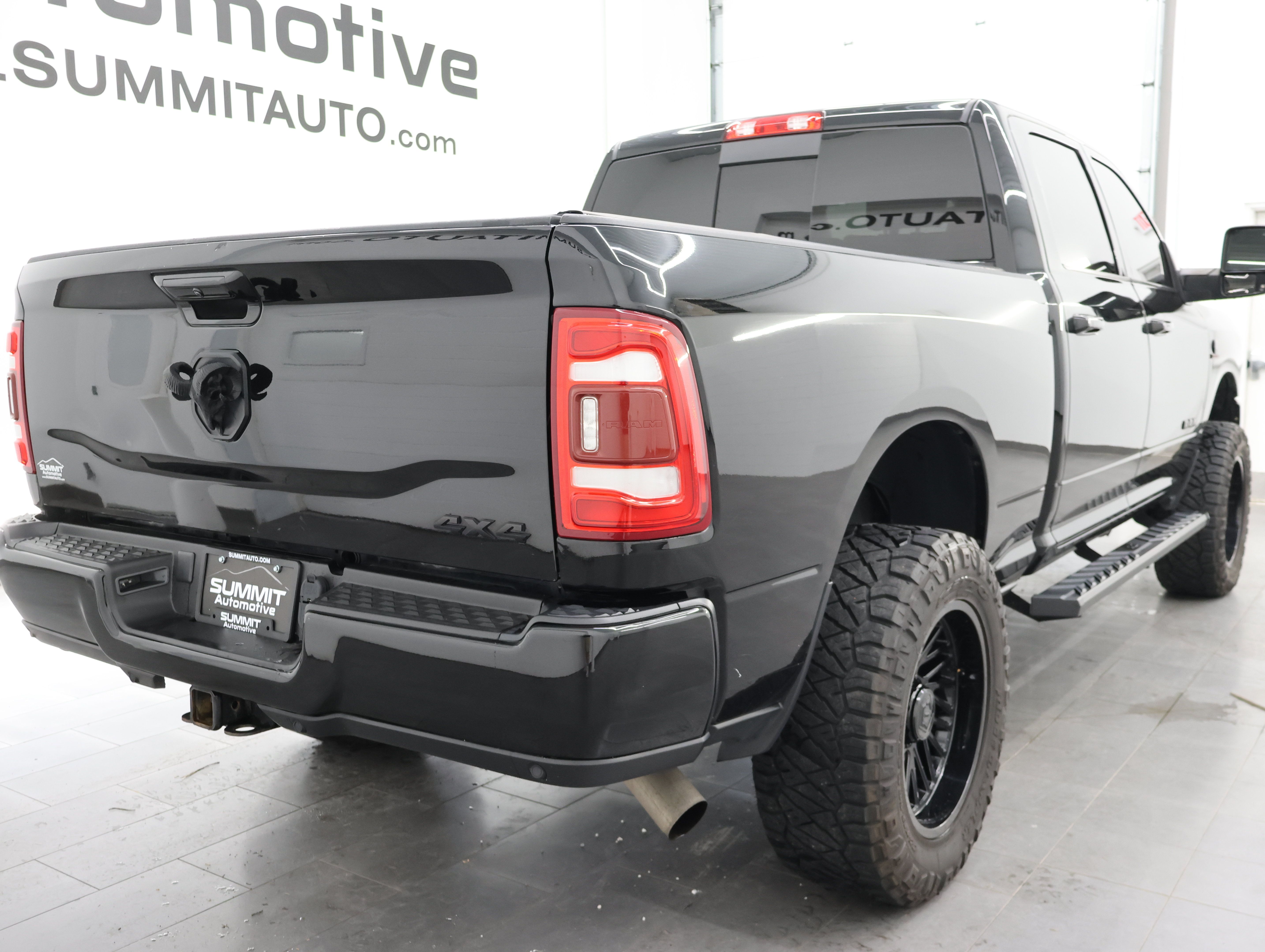 Used 2024 RAM 2500 Laramie AWD/4WD image 4