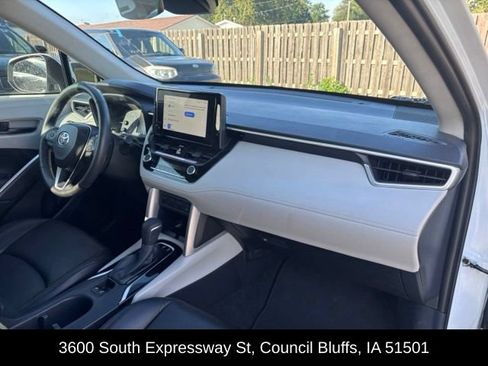 Used 2024 Toyota Corolla Cross LE FWD image 54