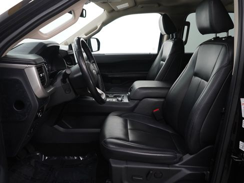 Used 2023 Ford Expedition Max XLT image 19