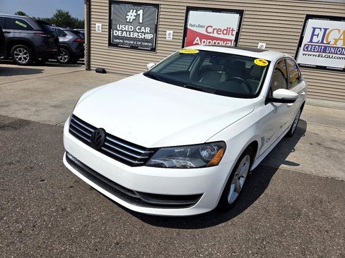 Used 2013 Volkswagen Passat 2.5 SE image 1