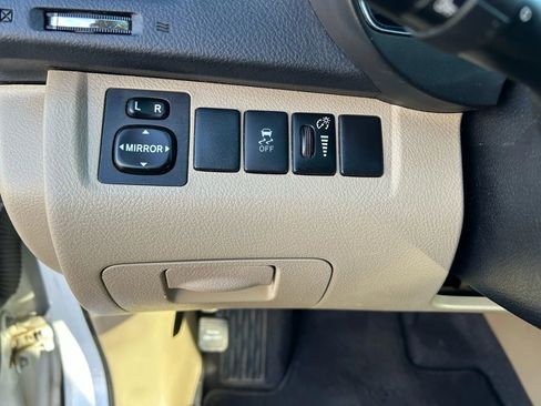 Used 2011 Toyota Highlander 2WD w/ Tech Pkg image 28