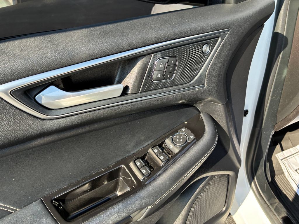 Used 2019 Ford Edge ST w/ Equipment Group 401A AWD/4WD image 10