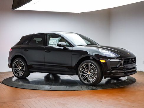 Certified 2026 Porsche Macan AWD/4WD image 27