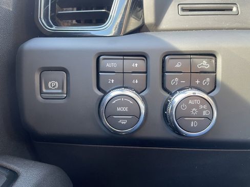 Used 2023 GMC Sierra 1500 AT4 w/ AT4 Preferred Package image 13