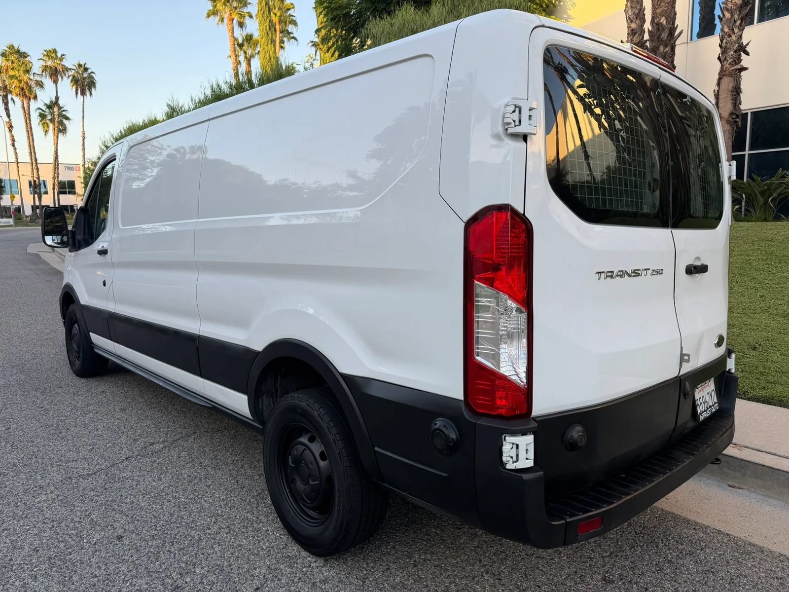 Used 2020 Ford Transit 250 Low Roof RWD image 9
