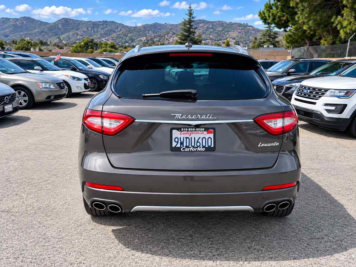 Used 2017 Maserati Levante w/ Luxury Package AWD/4WD image 5