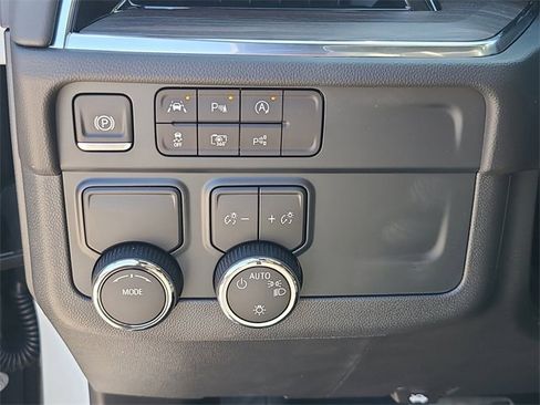 New 2026 Chevrolet Suburban LS image 25