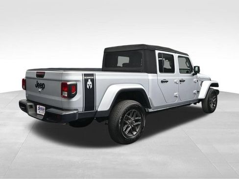 Used 2024 Jeep Gladiator Sport AWD/4WD image 5