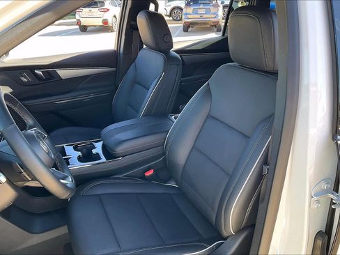 Certified 2025 Buick Enclave Preferred image 8