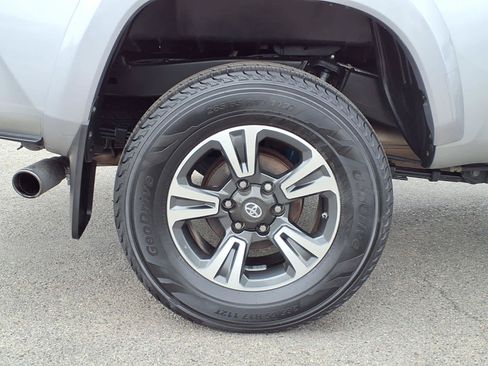 Used 2018 Toyota Tacoma TRD Sport RWD image 7