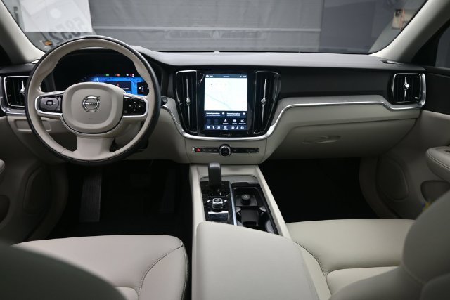 Used 2025 Volvo V60 B5 Cross Country Plus AWD/4WD image 9