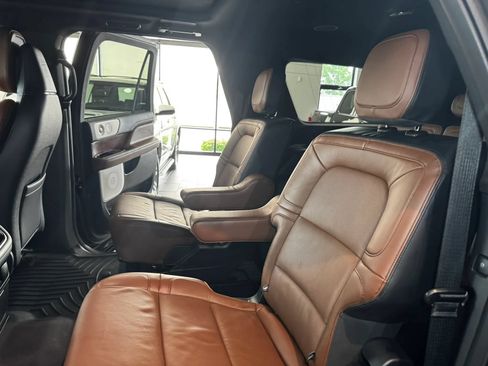 Used 2022 Lincoln Navigator L Reserve AWD/4WD image 21
