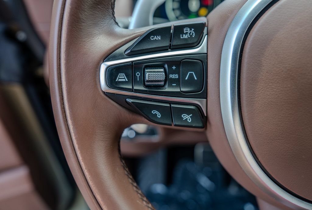 Used 2023 Aston Martin DBX AWD/4WD image 6