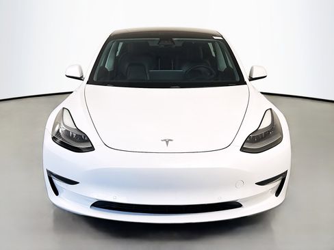 Used 2021 Tesla Model 3 Standard Range Plus image 2