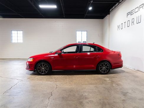 Used 2017 Volkswagen Jetta GLI FWD image 3
