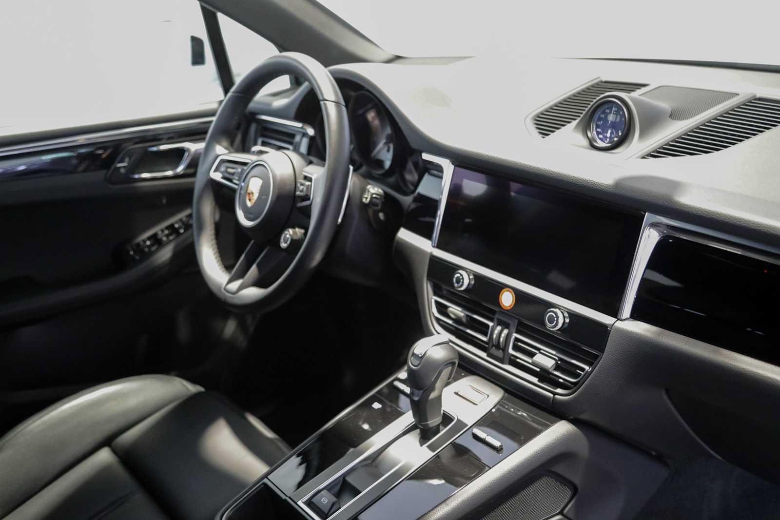 Used 2025 Porsche Macan S AWD/4WD image 12