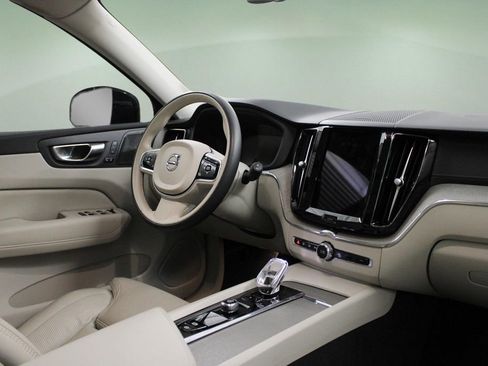 Certified 2023 Volvo XC60 B5 Ultimate w/ Climate Package image 19