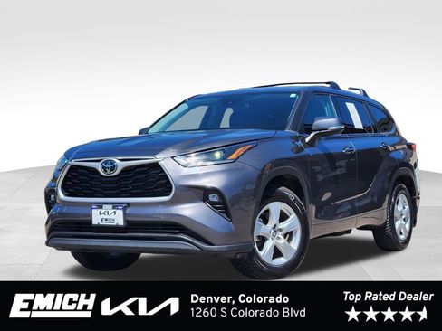 Used 2021 Toyota Highlander LE AWD/4WD image 1