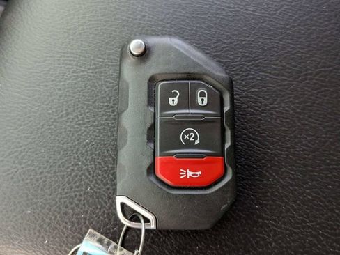 Used 2023 Jeep Wrangler Unlimited Sahara image 30