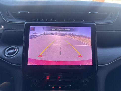 Used 2024 Jeep Grand Cherokee L Limited w/ Black Appearance Package image 17