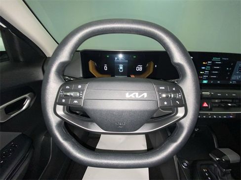 Used 2025 Kia K4 LX image 14