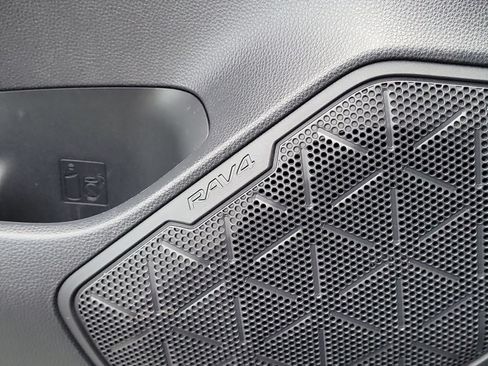 Used 2019 Toyota RAV4 XLE Premium FWD image 20