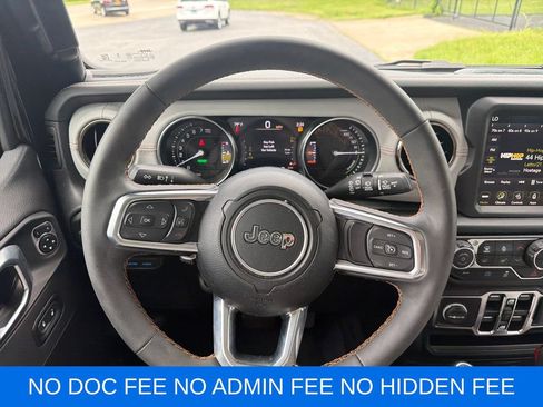 Used 2023 Jeep Wrangler Unlimited Sahara AWD/4WD image 16