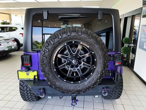 Used 2017 Jeep Wrangler Unlimited Sahara AWD/4WD image 8