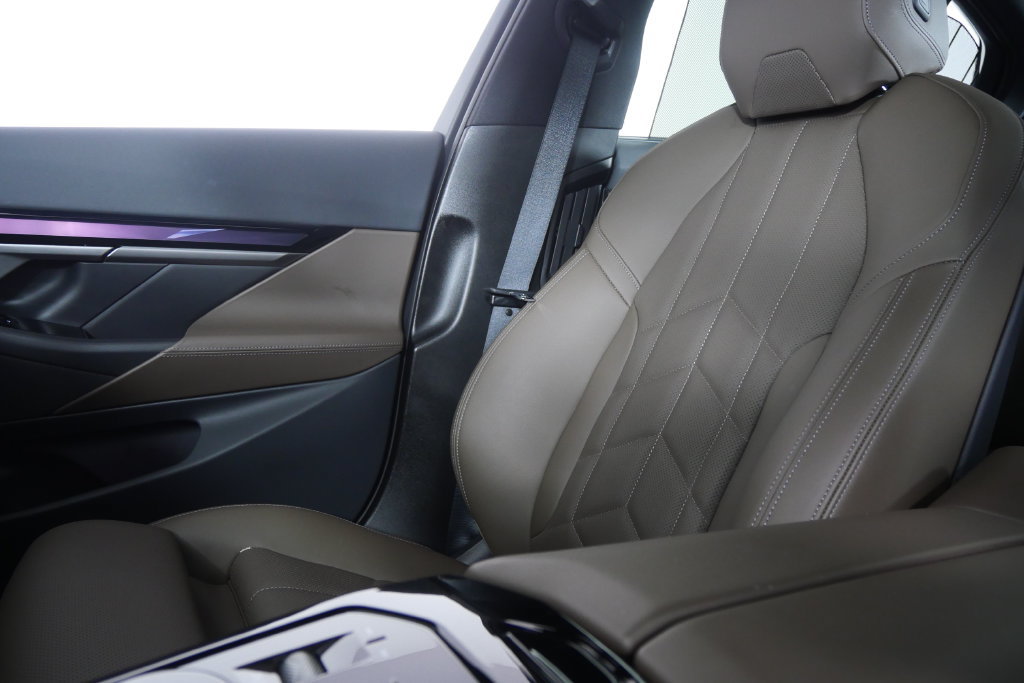 Certified 2026 BMW 530i RWD image 25