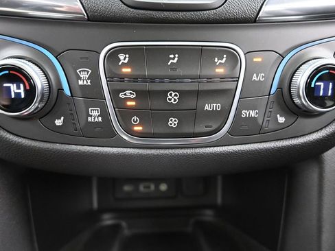 Used 2020 Chevrolet Equinox Premier image 20