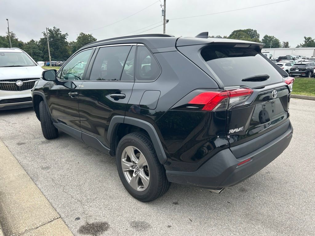 Used 2023 Toyota RAV4 XLE AWD/4WD image 4