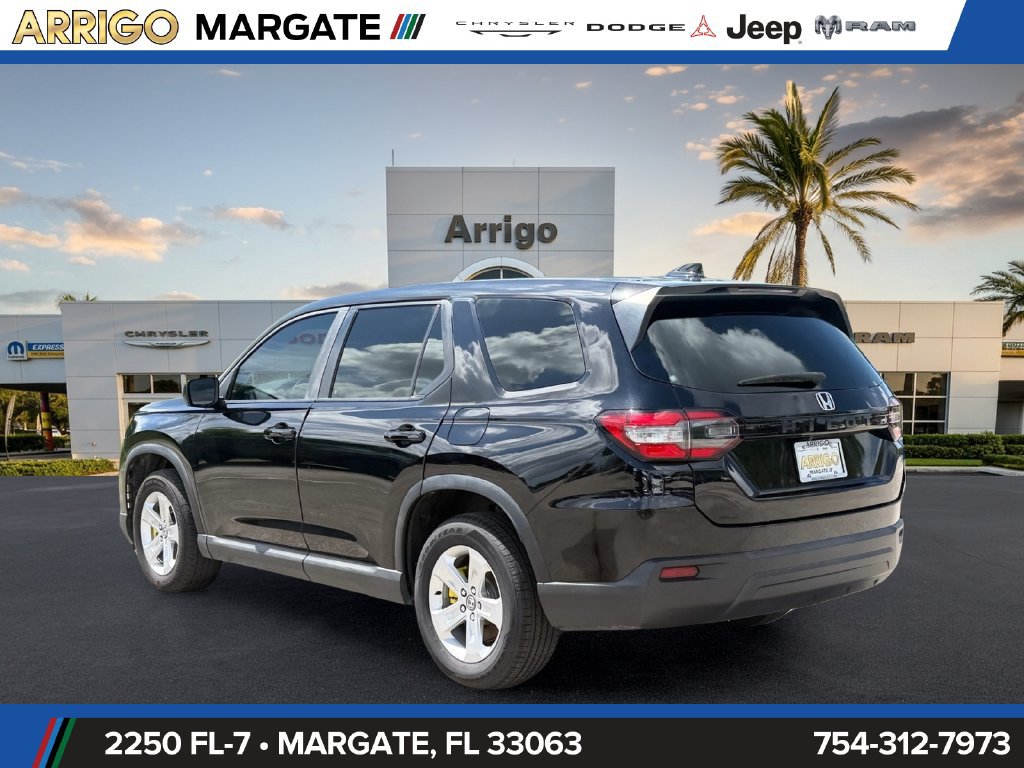 Used 2023 Honda Pilot LX image 5